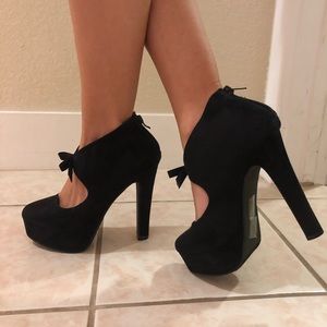Black bow tie suede heels